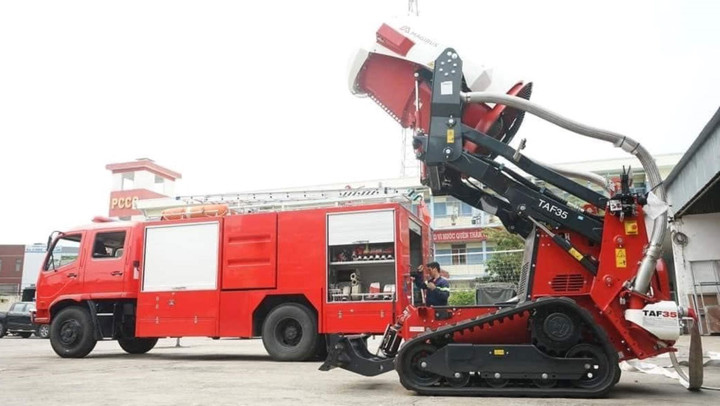 Cận cảnh 'siêu robot' TAF35 có thể di chuyển mọi địa hình chữa cháy - 1