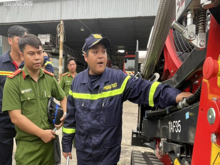 Cận cảnh 'siêu robot' TAF35 có thể di chuyển mọi địa hình chữa cháy - 5