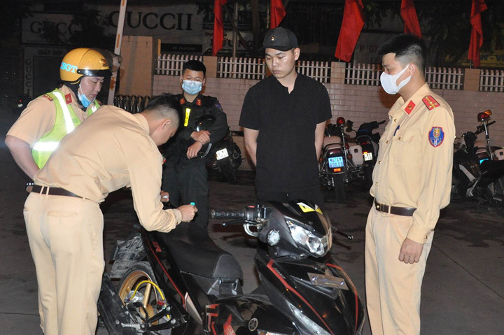 Công an Hải Dương tóm gọn gần 100 quái xế trong đêm - 3