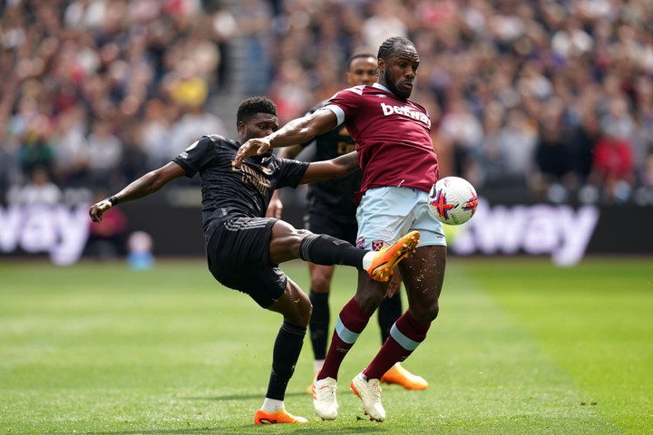 Trực tiếp bóng đá West Ham 2-2 Arsenal: Saka sút hỏng phạt đền - 3
