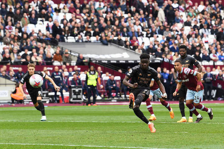 Trực tiếp bóng đá West Ham 2-2 Arsenal: Saka sút hỏng phạt đền - 2