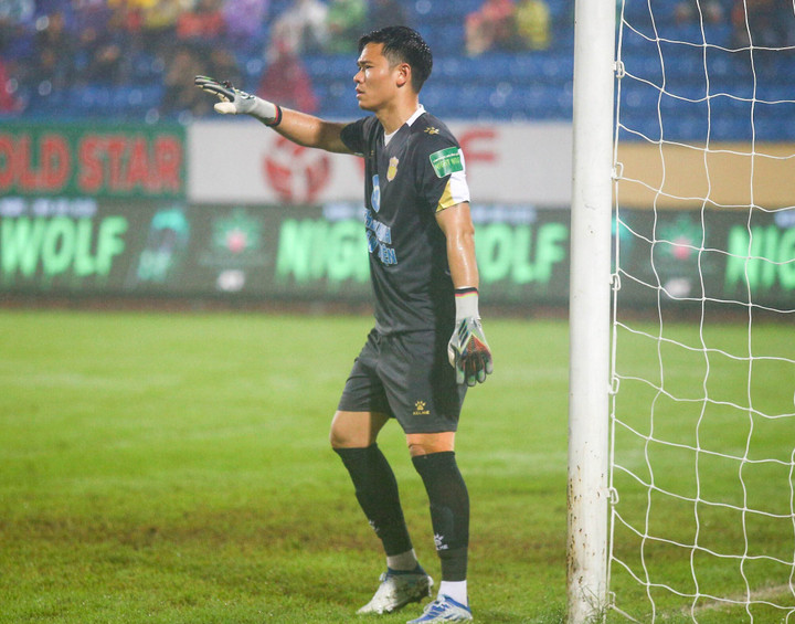 Nam Định lực lượng mỏng, Nguyên Mạnh uống thuốc giảm đau để thi đấu - 1