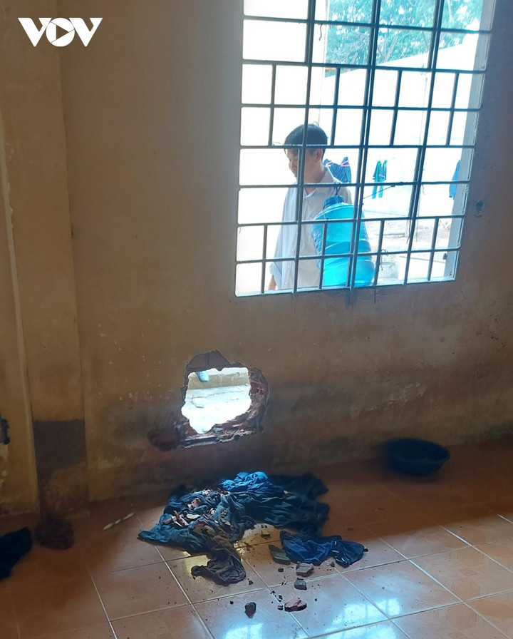 9 học viên trốn khỏi cơ sở cai nghiện ở Bình Dương bằng cách đục tường - 1