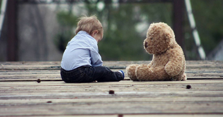 Mẹ mơ thấy con trai gặp nạn, kiểm tra camera phát hiện chuyện đau lòng - 1