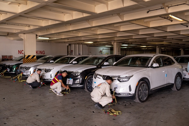 VinFast tiếp tục xuất khẩu gần 1.900 ô tô VF 8 tới Bắc Mỹ - 6