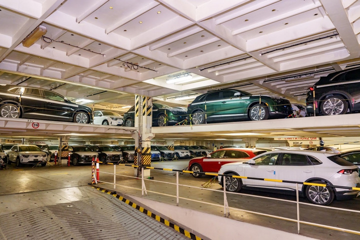 VinFast tiếp tục xuất khẩu gần 1.900 ô tô VF 8 tới Bắc Mỹ - 7