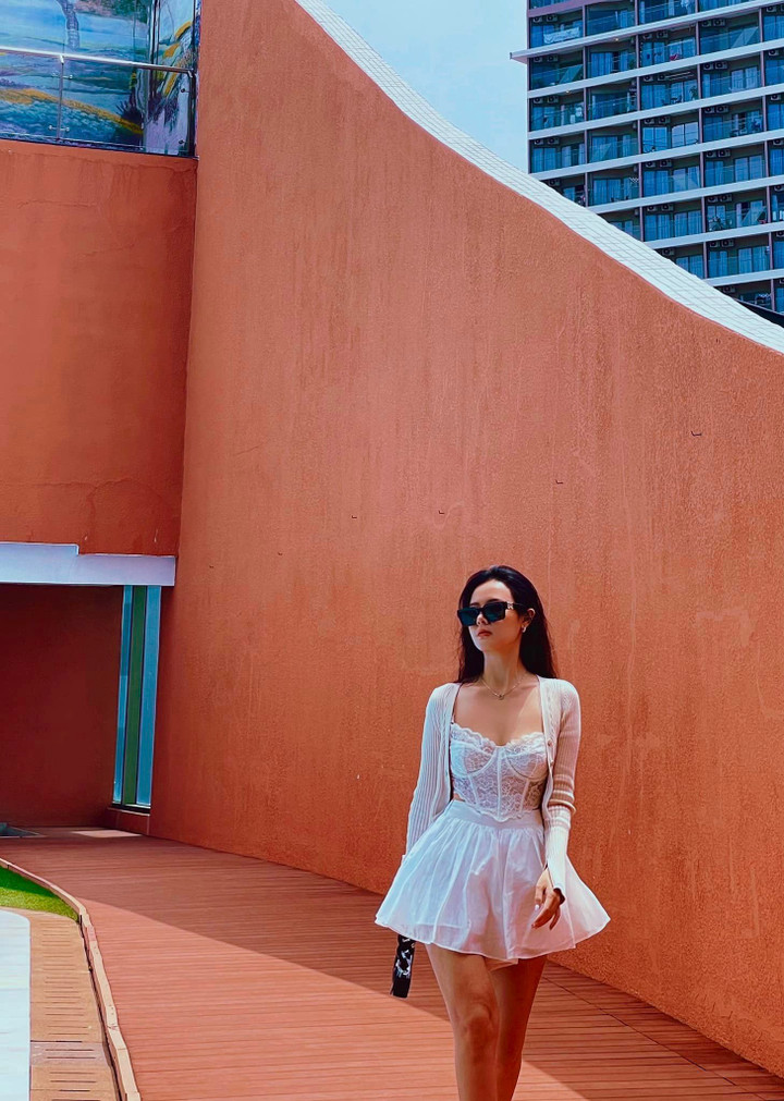 Sao Việt 20/4: Bị nhắc 'đừng nổi đoá đôi co với người hâm mộ', Lệ Quyên nói gì? - 10