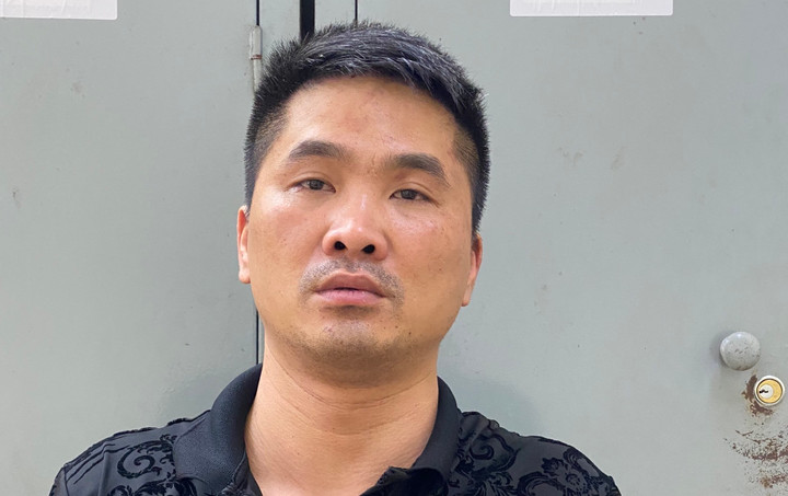 Danh tính kẻ chọc thủng lốp 10 ô tô đỗ ở vỉa hè hồ Linh Đàm, Hà Nội - 1