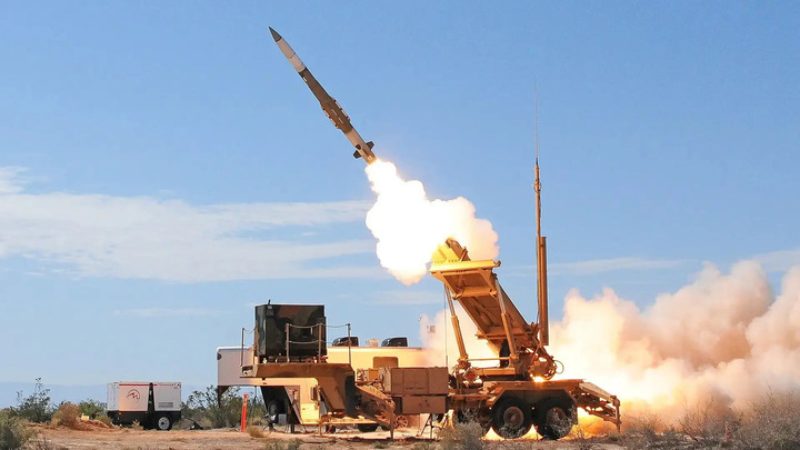 Đức chuyển giao tổ hợp tên lửa Patriot cho Ukraine - 1