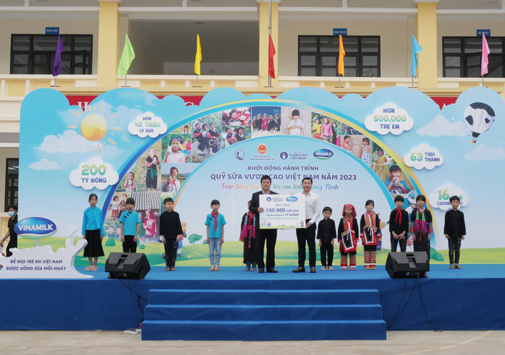 Vinamilk và Quỹ sữa Vươn cao Việt Nam khởi động hành trình năm thứ 16 - 2