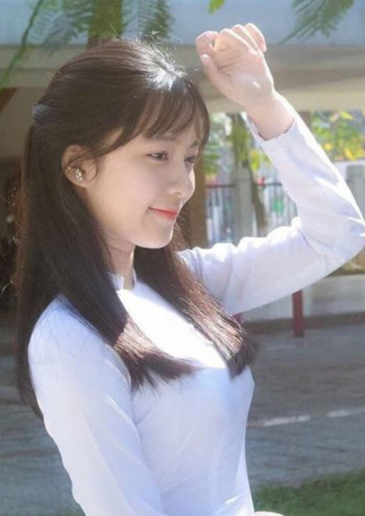 Những kiểu tóc giúp nữ sinh thêm phần thanh lịch và dịu dàng khi diện áo dài - 2