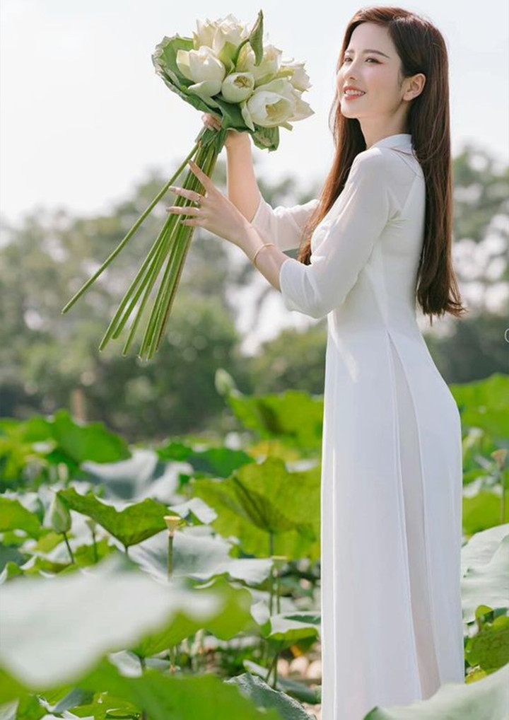 Những kiểu tóc giúp nữ sinh thêm phần thanh lịch và dịu dàng khi diện áo dài - 1