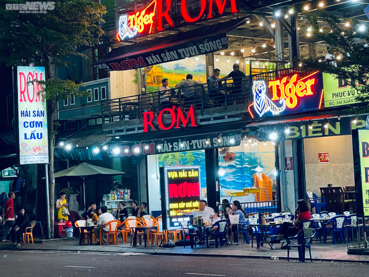 Vỉa hè, lòng đường TP Quy Nhơn biến thành quán nhậu, bãi giữ xe - 11