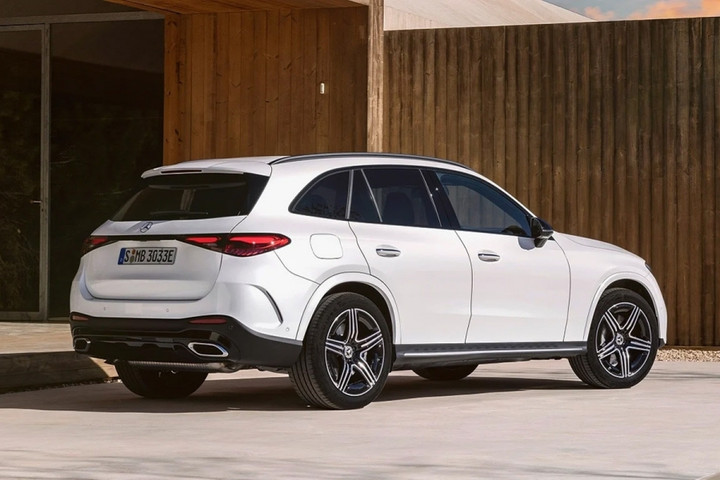 Mercedes-Benz GLC 2023 giá cao hơn bản cũ gần 300 triệu đồng - 2