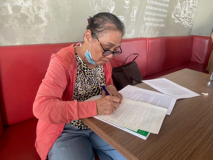 Hàng trăm khách hàng tố nhân viên của SCB, Manulife những gì? - 2