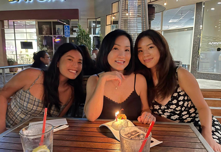 Hồng Đào sau 4 năm ly hôn Quang Minh: 61 tuổi vẫn trẻ đẹp, đóng phim Hollywood - 1