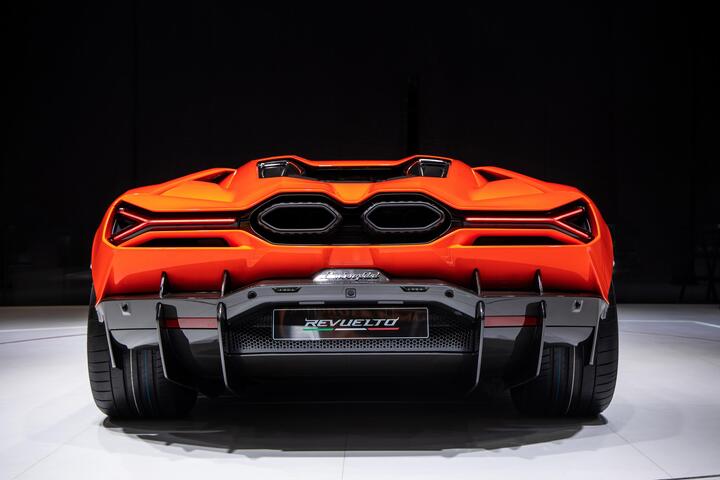 Siêu xe hybrid Lamborghini Revuelto ra mắt châu Á - 6