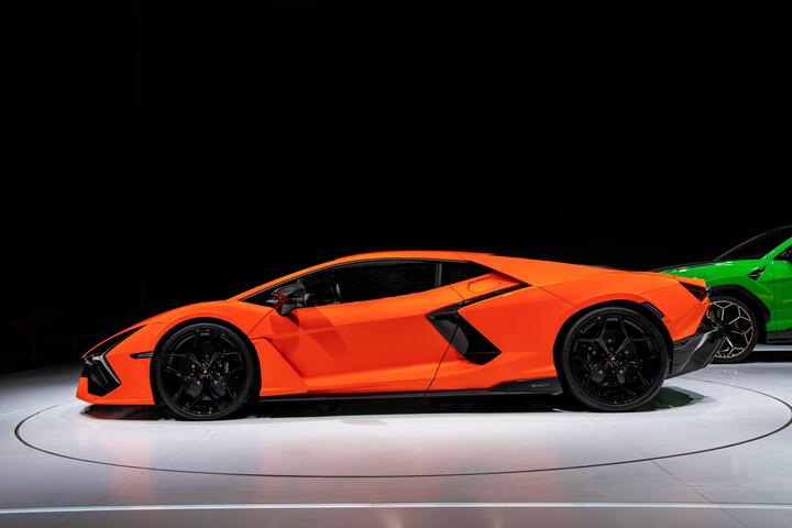 Siêu xe hybrid Lamborghini Revuelto ra mắt châu Á - 4