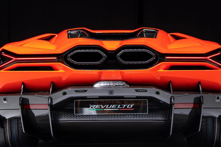 Siêu xe hybrid Lamborghini Revuelto ra mắt châu Á - 8