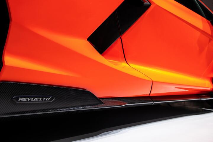Siêu xe hybrid Lamborghini Revuelto ra mắt châu Á - 15