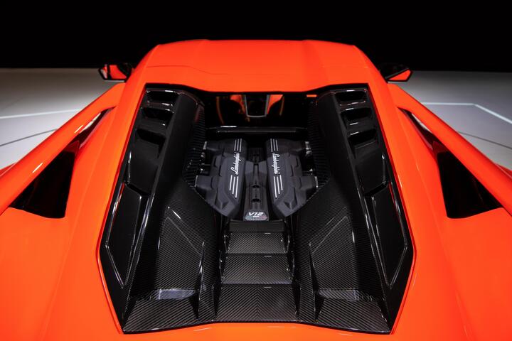 Siêu xe hybrid Lamborghini Revuelto ra mắt châu Á - 11