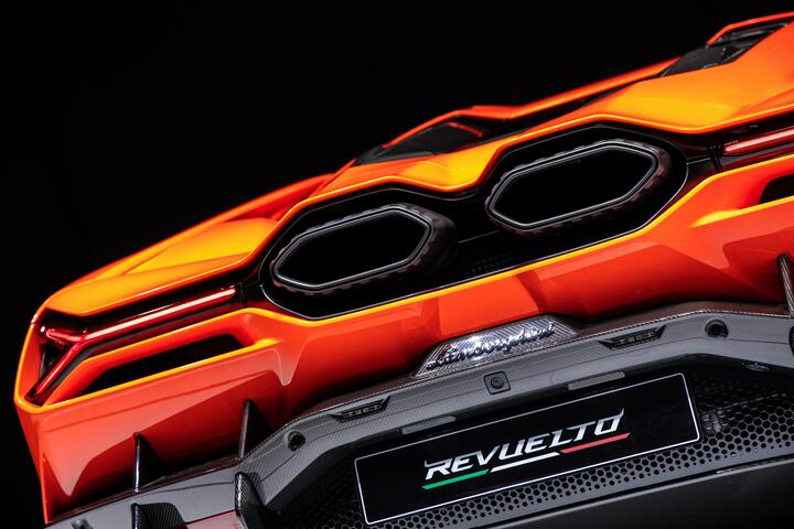 Siêu xe hybrid Lamborghini Revuelto ra mắt châu Á - 12