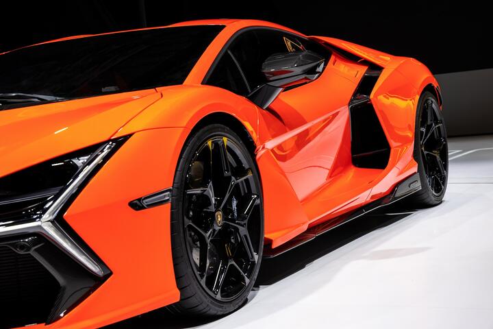 Siêu xe hybrid Lamborghini Revuelto ra mắt châu Á - 5