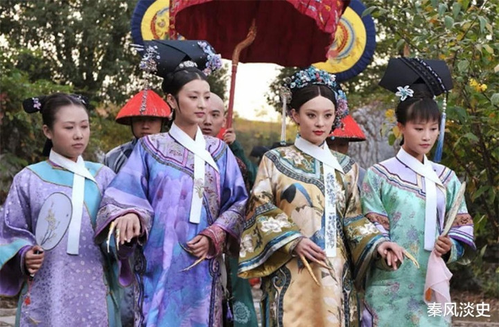 Vì sao phi tần của hoàng đế Trung Quốc mỗi bước đi đều có cung nữ đỡ tay? - 1