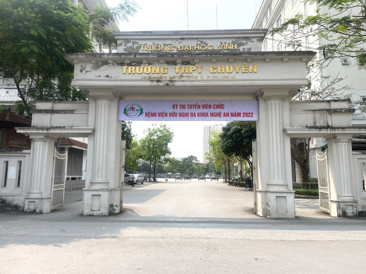 Nữ sinh trường chuyên tự tử: Giáo viên và học sinh bị nhắn tin đe dọa - 1