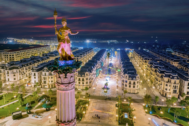 Không muốn chen chúc dịp nghỉ lễ, khách du lịch đổi gió về 'Phố Đông' Thủ đô - 2