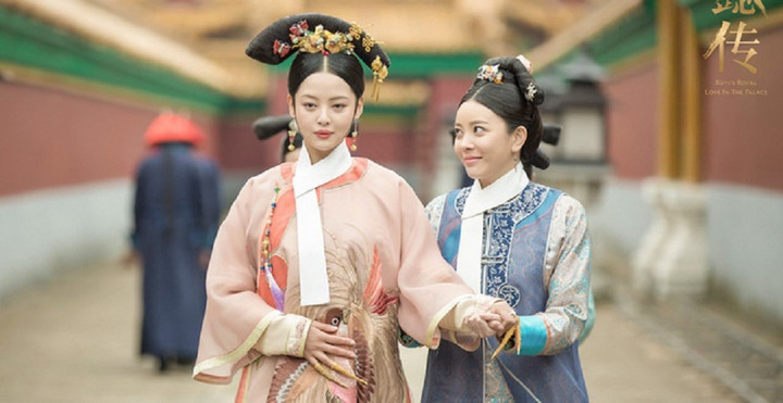 Vì sao phi tần của hoàng đế Trung Quốc mỗi bước đi đều có cung nữ đỡ tay? - 2