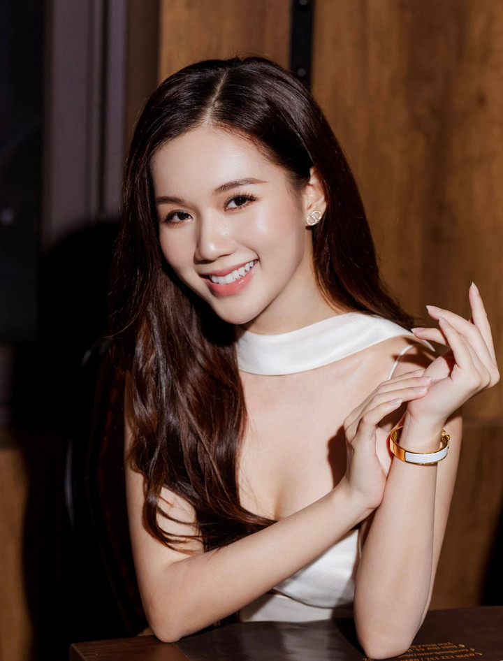 Vẻ xinh đẹp, nóng bỏng của 'tiểu tam’ phim ‘Gia đình mình vui bất thình lình’ - 3