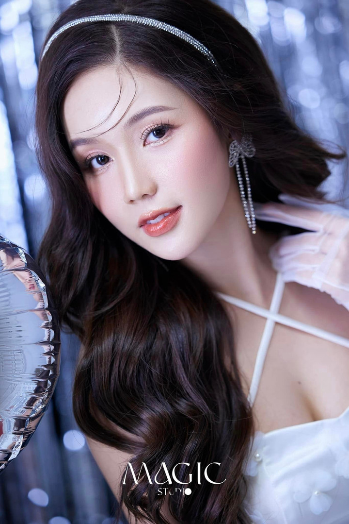 Vẻ xinh đẹp, nóng bỏng của 'tiểu tam’ phim ‘Gia đình mình vui bất thình lình’ - 5