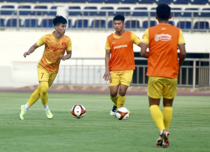 Lê Văn Đô ghi bàn đẹp mắt, U22 Việt Nam vẫn thất bại trước CLB TP.HCM - 1