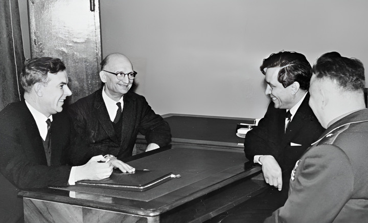 Vì sao điệp viên Liên Xô ở Anh lại được Nữ hoàng Elizabeth II vinh danh? - 2