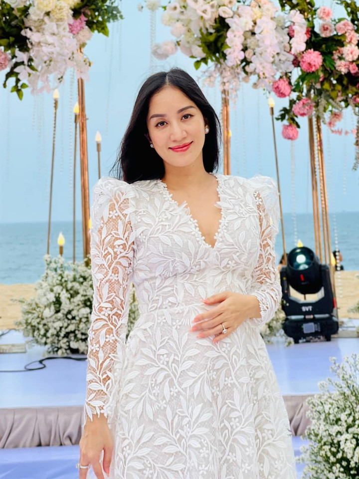 Sao Việt 23/4: Đỗ Thị Hà ngày càng gợi cảm, Khánh Thi rạng rỡ khi mang bầu lần 3 - 2