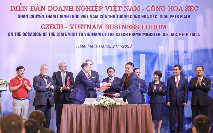 Vietjet ký thoả thuận hợp tác cùng trường bay F Air - 1
