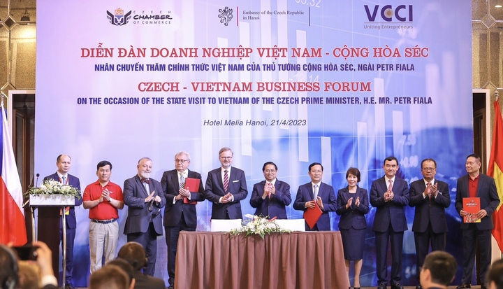 Vietjet ký thoả thuận hợp tác cùng trường bay F Air - 2