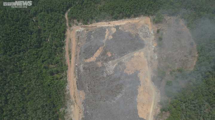  Bình Định: Cháy bãi rác nhiều ngày, người dân sống chung với khói, mùi khét - 2