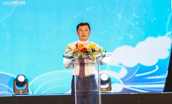 Vạn người chen chúc xem khai trương du lịch biển Hà Tĩnh - 4