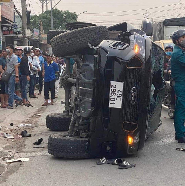 Khám xét nhà 2 nghi phạm vụ đâm xe khiến chiến sĩ CSGT hy sinh - 1