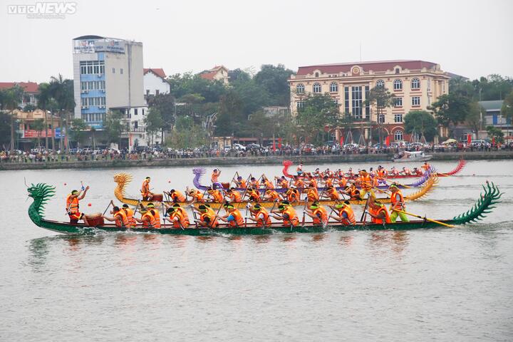 Sôi động giải bơi chải ở Lễ hội Đền Hùng - 13
