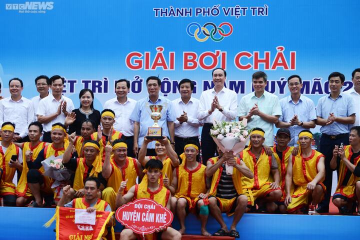 Sôi động giải bơi chải ở Lễ hội Đền Hùng - 15