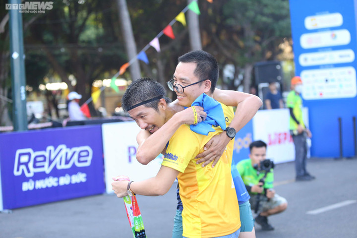 Khoảnh khắc đáng nhớ sau vạch đích của OneWay Marathon Vũng Tàu 2023 - 7
