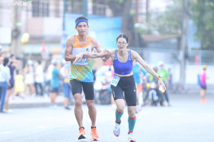 Khoảnh khắc đáng nhớ sau vạch đích của OneWay Marathon Vũng Tàu 2023 - 8