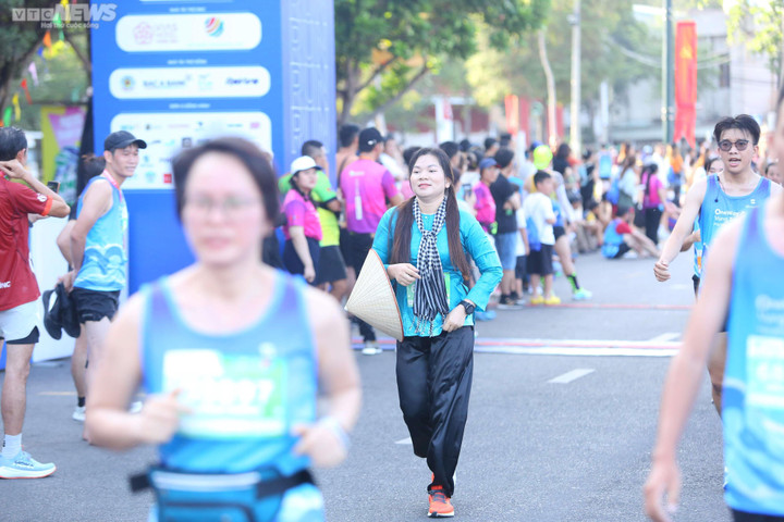 Khoảnh khắc đáng nhớ sau vạch đích của OneWay Marathon Vũng Tàu 2023 - 11