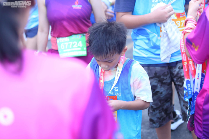 Khoảnh khắc đáng nhớ sau vạch đích của OneWay Marathon Vũng Tàu 2023 - 13