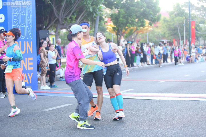 Khoảnh khắc đáng nhớ sau vạch đích của OneWay Marathon Vũng Tàu 2023 - 9