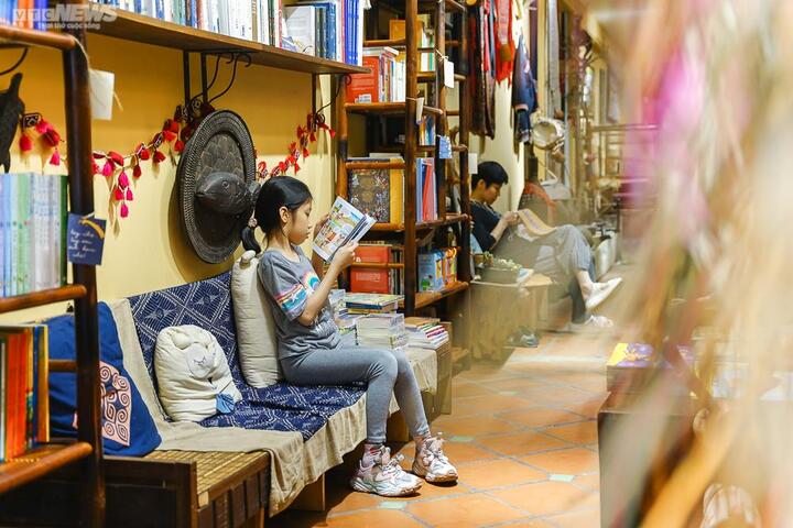 Khám phá tiệm sách tự phục vụ đầu tiên tại Hà Nội - 13