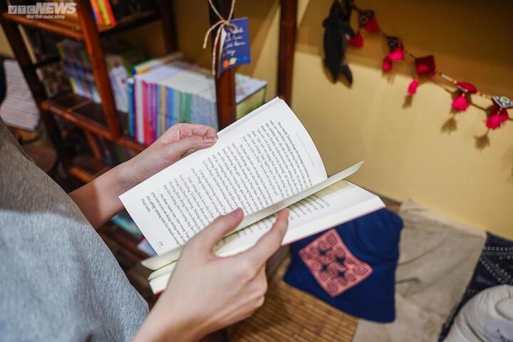 Khám phá tiệm sách tự phục vụ đầu tiên tại Hà Nội - 6